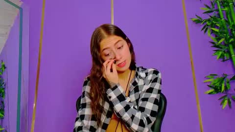 Snapshot of scarletjonesx chatting on 10-25-25, 08:58 Denis online show from 10-25-25, 08:58