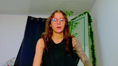 Snapshot of scarletjonesx chatting on 12-14-25, 12:16 Denis online show from 12-14-25, 12:16