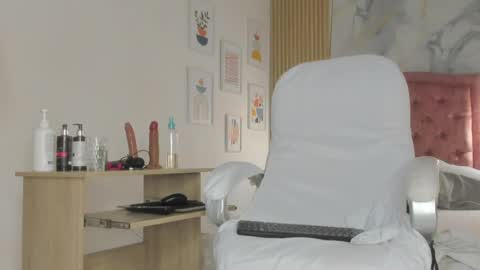 Snapshot of scarletmils chatting on 06-27-26, 12:55 scarlet online show from 06-27-26, 12:55