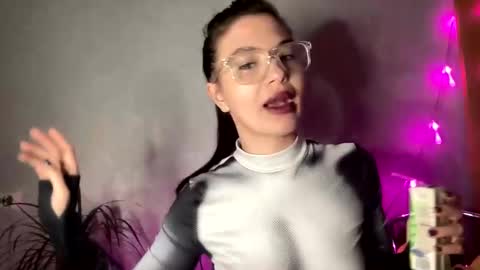 Snapshot of scarletpetal chatting on 01-21-25, 10:19 scarletpetal online show from 01-21-25, 10:19