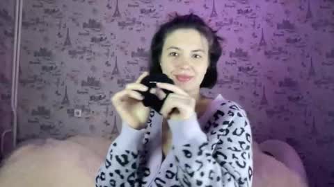 Snapshot of scarletpetal chatting on 10-19-25, 11:44 scarletpetal online show from 10-19-25, 11:44