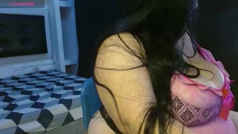 Snapshot of scarlett__blue chatting on 10-25-25, 05:48 scarlet online show from 10-25-25, 05:48