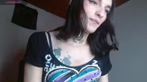 Snapshot of scarlett_crastrawberry chatting on 06-25-26, 10:31 scarlet online show from 06-25-26, 10:31