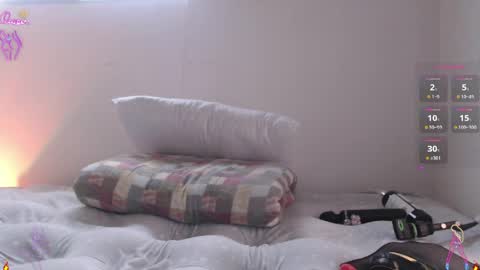 Scarlett Thumb up please help me 100 its important online show from 04-10-26, 10:36