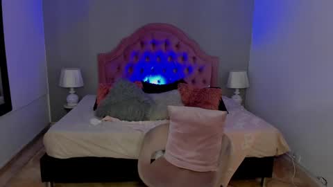 Snapshot of scarlett_dreamss7 chatting on 02-18-25, 02:49 Scarlett online show from 02-18-25, 02:49