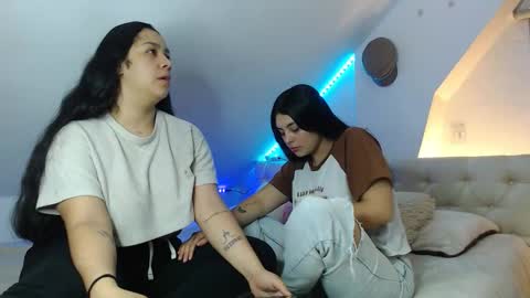 Scarlett and Jazmin online show from 10-19-25, 08:59