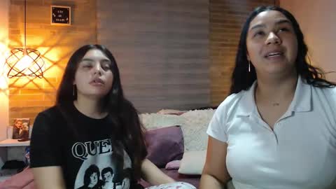 Scarlett and Jazmin online show from 12-20-25, 10:22