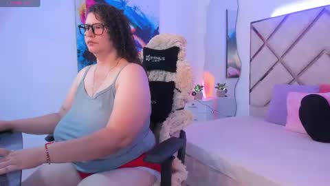 vanessa online show from 06-25-26, 07:51