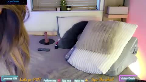 Snapshot of scarlett_paisley_glamour chatting on 02-10-25, 02:05 Scarlett Paisleyy online show from 02-10-25, 02:05