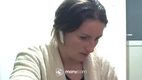 scarlett_queen01 online show from 10-19-25, 03:40