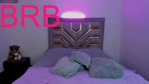 scarlett_rose11 online show from 04-18-26, 07:58