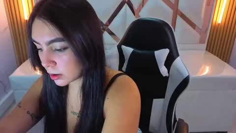 Snapshot of scarlett_smith_tp chatting on 10-01-25, 12:33 Scarlett online show from 10-01-25, 12:33