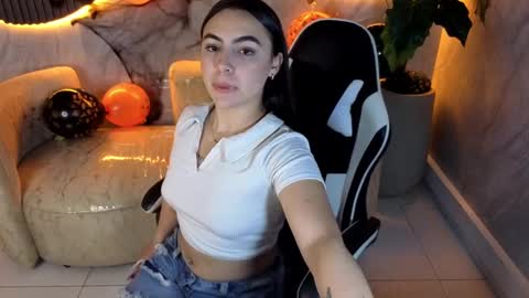 Snapshot of scarlett_smith_tp chatting on 10-15-25, 01:55 Scarlett online show from 10-15-25, 01:55