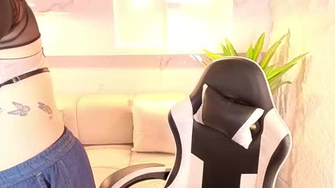 Scarlett online show from 12-16-25, 01:27