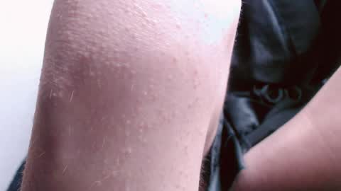 Snapshot of scarlett_vonrose chatting on 09-15-25, 08:42 Scarlett Von Rose online show from 09-15-25, 08:42