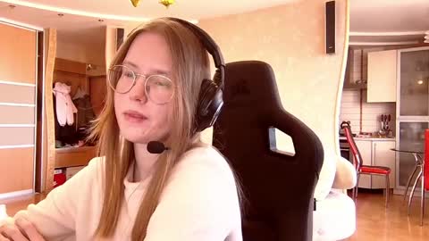 Snapshot of scarletta_ chatting on 03-25-26, 08:20 scarletta_ online show from 03-25-26, 08:20