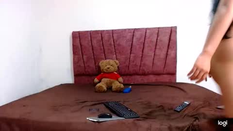 Snapshot of scarlettandbennn chatting on 05-12-26, 05:10 Scarlett And Benn.... online show from 05-12-26, 05:10
