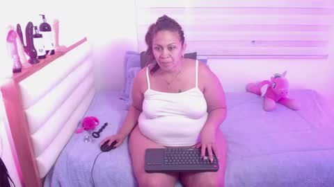 Snapshot of scarlettbooty chatting on 04-28-26, 10:09 scarlettbooty online show from 04-28-26, 10:09