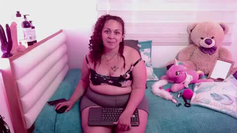 Snapshot of scarlettbooty chatting on 05-16-26, 03:22 scarlettbooty online show from 05-16-26, 03:22