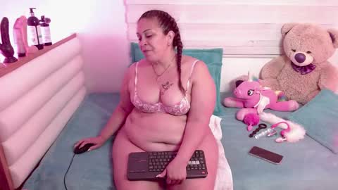 Snapshot of scarlettbooty chatting on 05-18-26, 11:49 scarlettbooty online show from 05-18-26, 11:49