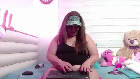 Snapshot of scarlettbooty chatting on 06-06-26, 11:15 scarlettbooty online show from 06-06-26, 11:15