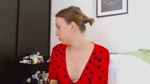Scarlett online show from 06-18-26, 01:26