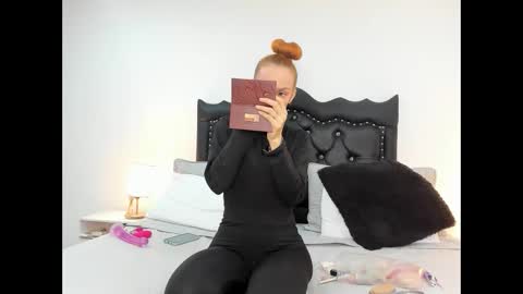 Snapshot of scarlettmilf_cg chatting on 02-12-25, 12:22 Scarlett online show from 02-12-25, 12:22