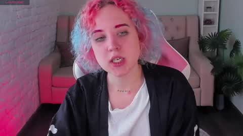 Snapshot of scarlettsparksxx chatting on 05-25-26, 01:28 Scarlett online show from 05-25-26, 01:28