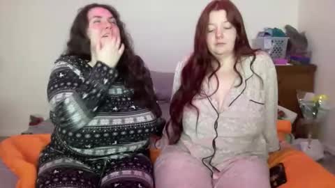 Snapshot of scarletttsinner chatting on 01-16-26, 03:32 scarletttsinner online show from 01-16-26, 03:32