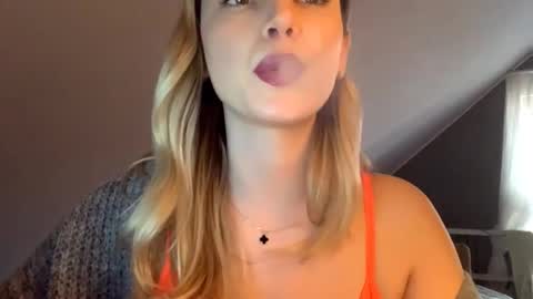 Snapshot of scarlettxblonde chatting on 03-12-26, 03:40 ScarlettxBlonde online show from 03-12-26, 03:40