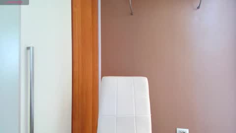 Snapshot of scarletverdi chatting on 09-09-25, 09:31 Cristal online show from 09-09-25, 09:31