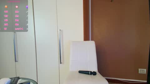 Snapshot of scarletverdi chatting on 10-15-25, 08:36 Cristal online show from 10-15-25, 08:36