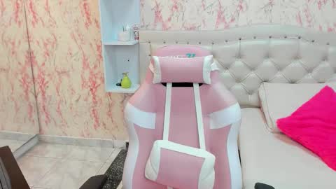 Scarlet online show from 12-22-25, 01:46