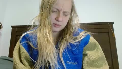 Snapshot of scartit chatting on 02-04-25, 03:22 ScarTit Bernhard online show from 02-04-25, 03:22