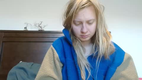 Snapshot of scartit chatting on 02-04-25, 02:43 ScarTit Bernhard online show from 02-04-25, 02:43