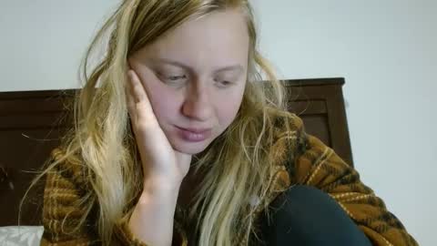 Snapshot of scartit chatting on 03-04-25, 05:42 ScarTit Bernhard online show from 03-04-25, 05:42