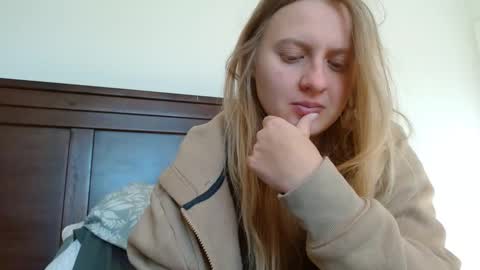 Snapshot of scartit chatting on 03-08-25, 04:39 ScarTit Bernhard online show from 03-08-25, 04:39