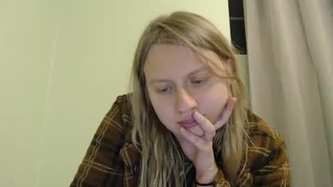 Snapshot of scartit chatting on 10-18-25, 04:04 ScarTit Bernhard online show from 10-18-25, 04:04