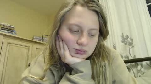Snapshot of scartit chatting on 12-04-25, 12:42 ScarTit Bernhard online show from 12-04-25, 12:42
