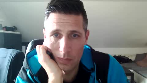 Snapshot of schnuckigeil chatting on 02-25-25, 02:22 Dildomen online show from 02-25-25, 02:22