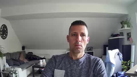 Snapshot of schnuckigeil chatting on 09-27-25, 07:35 Dildomen online show from 09-27-25, 07:35