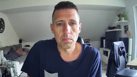 Snapshot of schnuckigeil chatting on 09-29-25, 11:04 Dildomen online show from 09-29-25, 11:04