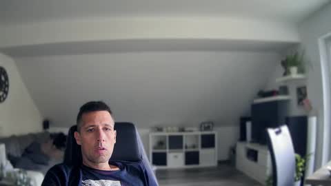 Snapshot of schnuckigeil chatting on 10-08-25, 07:39 Dildomen online show from 10-08-25, 07:39