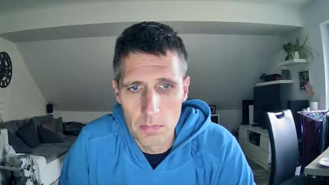 Snapshot of schnuckigeil chatting on 10-28-25, 02:42 Dildomen online show from 10-28-25, 02:42