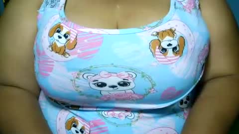 Snapshot of schoco_milf chatting on 06-19-26, 11:08 mai latina online show from 06-19-26, 11:08