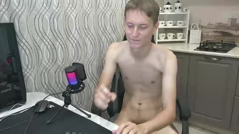 Snapshot of schweppess__ chatting on 09-25-25, 07:06 Dimka online show from 09-25-25, 07:06