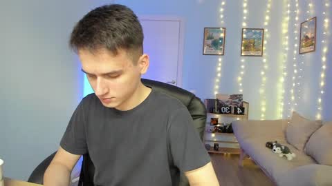 Thomas brunette and Alex blond online show from 01-05-25, 08:22