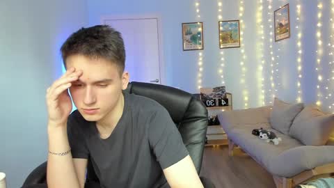 Thomas brunette and Alex blond online show from 01-05-25, 11:26