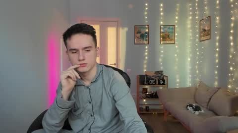 Thomas brunette and Alex blond online show from 01-06-25, 08:24