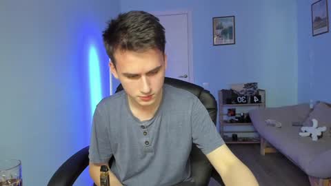 Thomas brunette and Alex blond online show from 01-17-25, 10:55